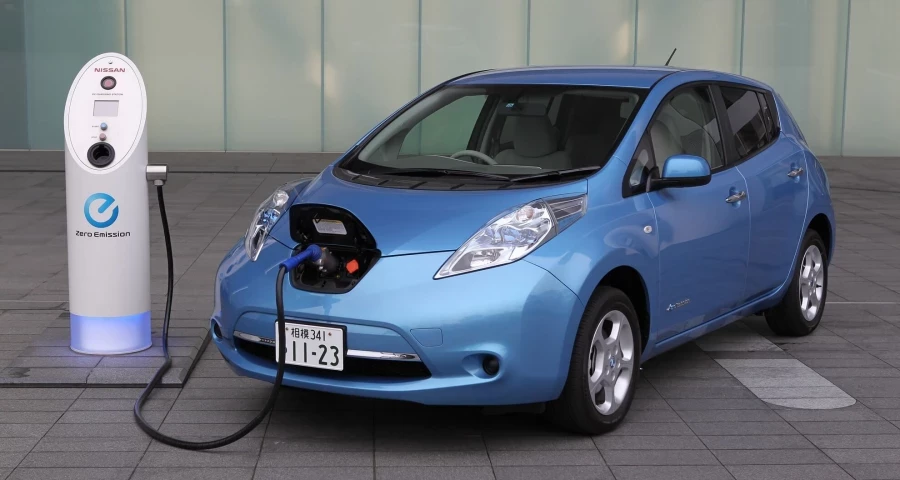 Nissan Leaf в процессе зарядки