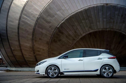 Зарядка электромобиля Nissan Leaf: основные сведения
