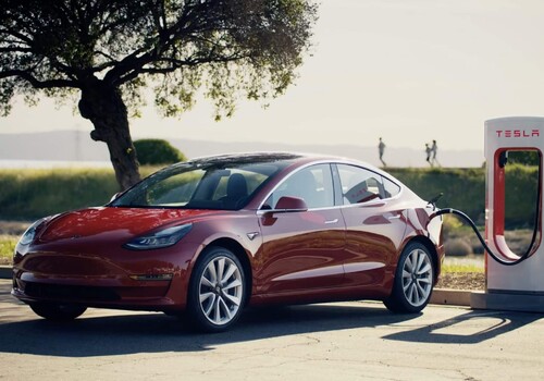 Зарядные станции для Tesla: виды и специальные адаптеры