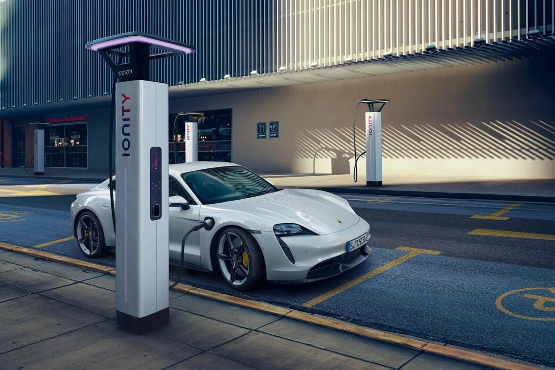Porsche планируют увеличить дальность хода электрокаров до 1 300 километров