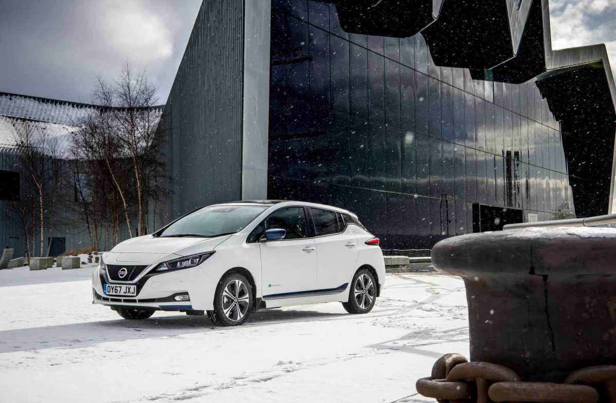 Nissan Leaf в мороз в городе