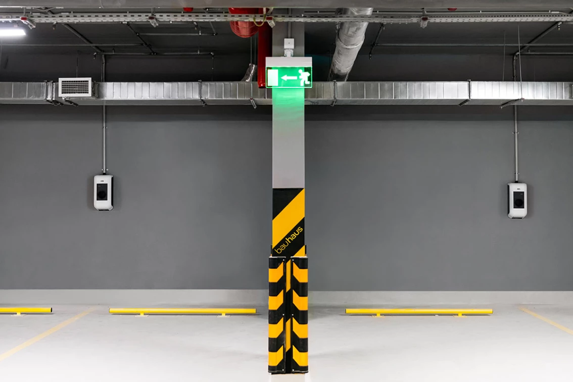 В подземных паркингах разрешат установку зарядных станций