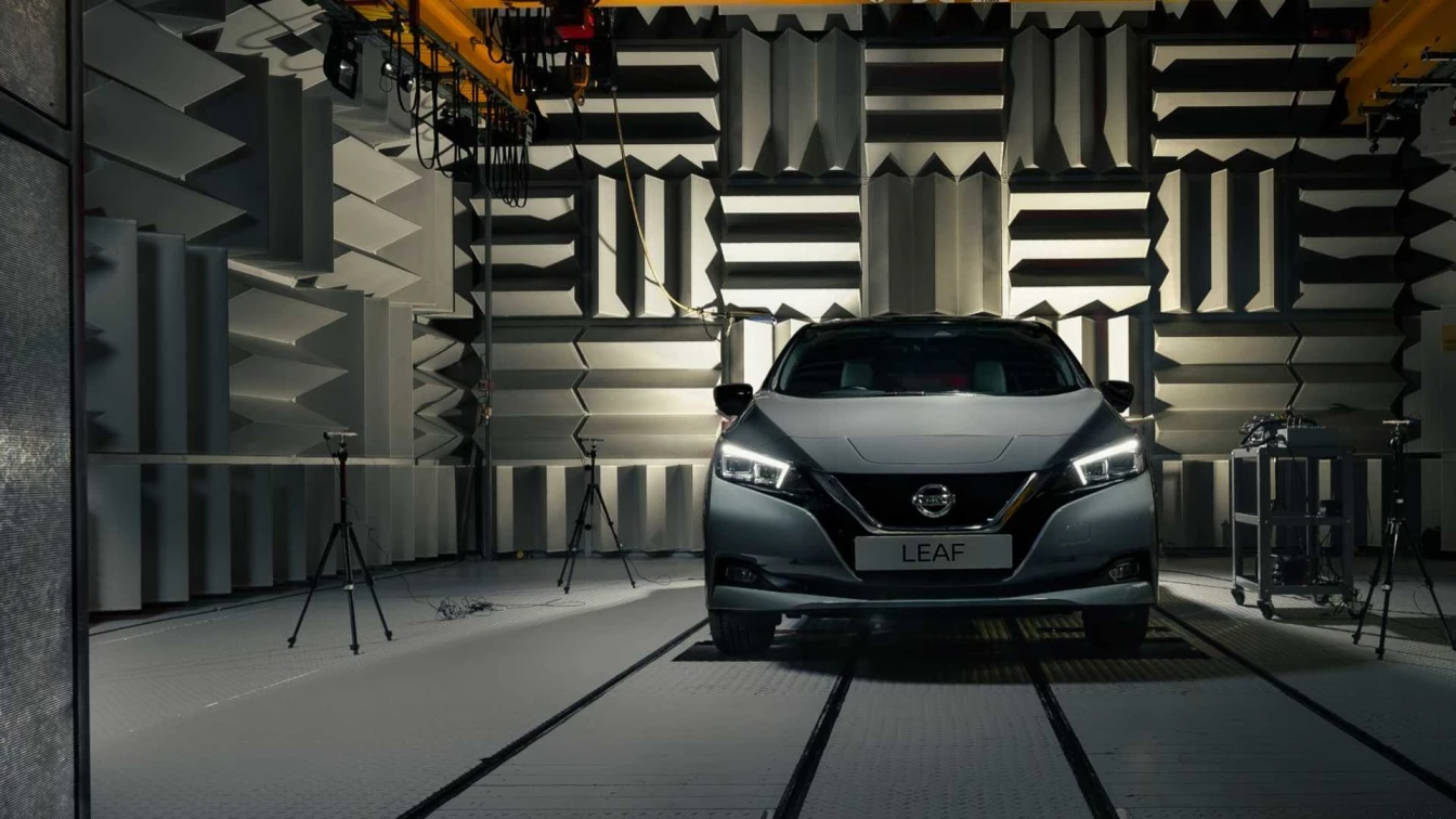 Новая звуковая система Nissan Leaf для предотвращения аварий