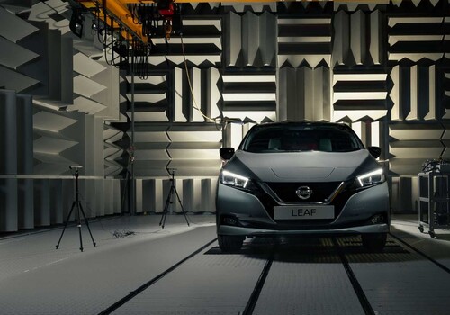 Новая звуковая система Nissan Leaf для предотвращения аварий