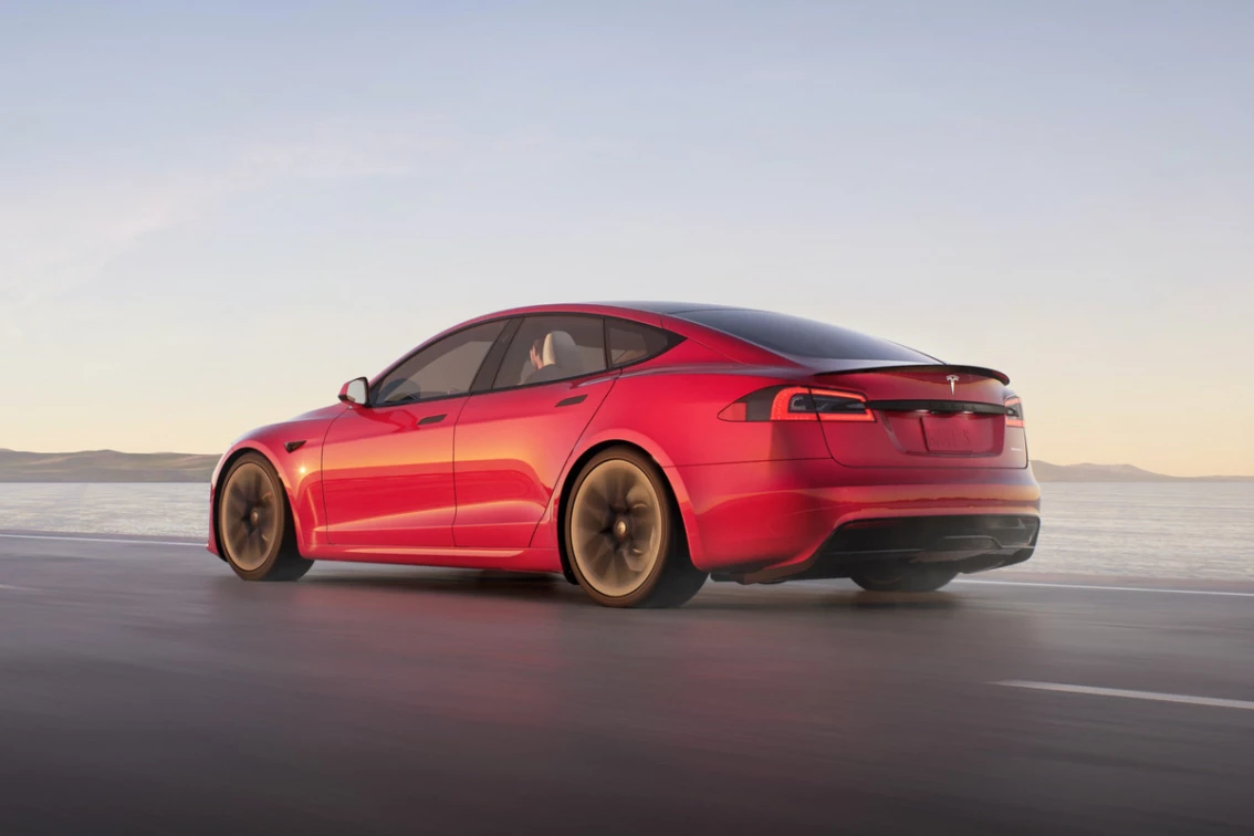 Tesla уменьшили энергоемкость батареи в новой Model S