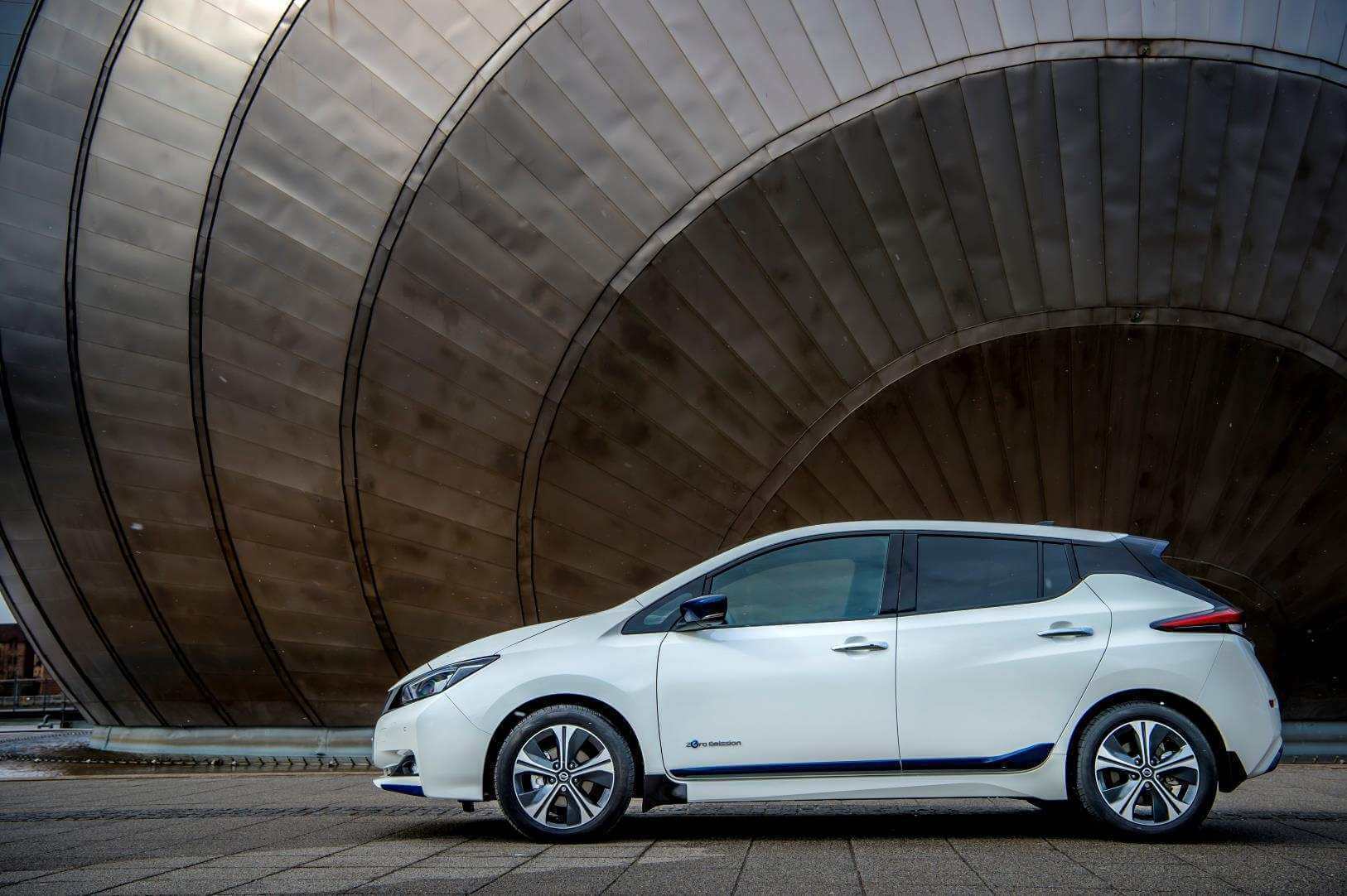 Зарядка электромобиля Nissan Leaf: основные сведения