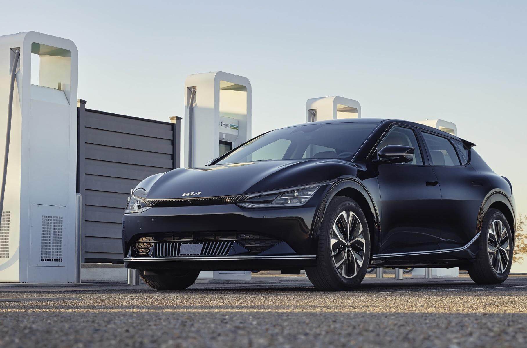 Новый рекорд Гиннесса: Kia EV6 превзошел Tesla Model S по скорости зарядки
